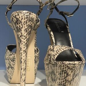 Brand New Shoe Dazzle Snake Print Heels